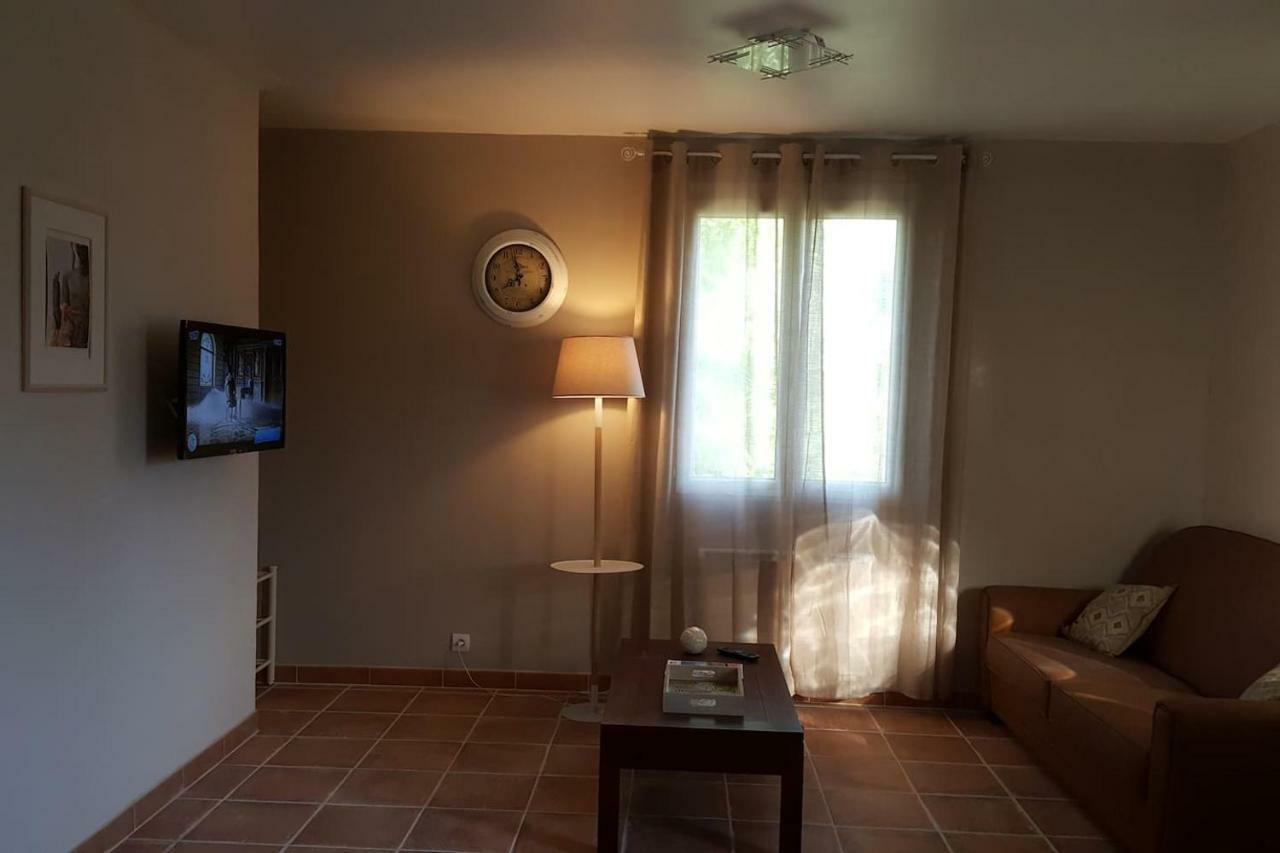 Logement Avec Piscine, Classe 3 Etoiles, De 42 M2 Tout Confort Au Calme Pour Un Couple Cahuzac-sur-Vère Kültér fotó